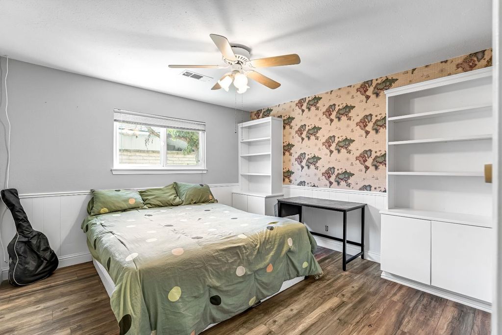 Image 24 of property listing at 6597 N Haslam Avenue, Fresno, CA 93711