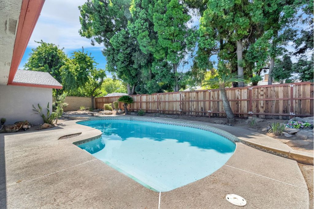 Image 37 of property listing at 6597 N Haslam Avenue, Fresno, CA 93711