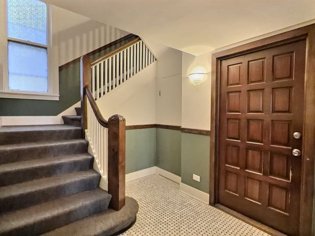 2921 N Pine Grove Avenue 1, Chicago, IL 60657