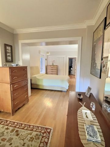 2921 N Pine Grove Avenue 1, Chicago, IL 60657