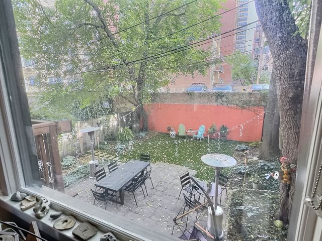 2921 N Pine Grove Avenue 1, Chicago, IL 60657