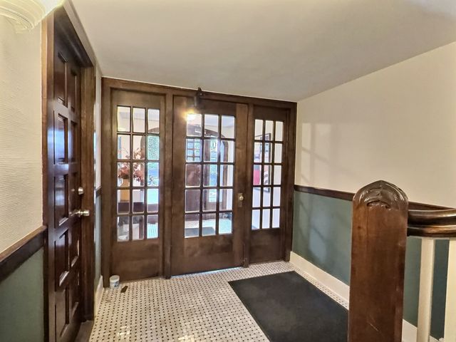 2921 N Pine Grove Avenue 1, Chicago, IL 60657