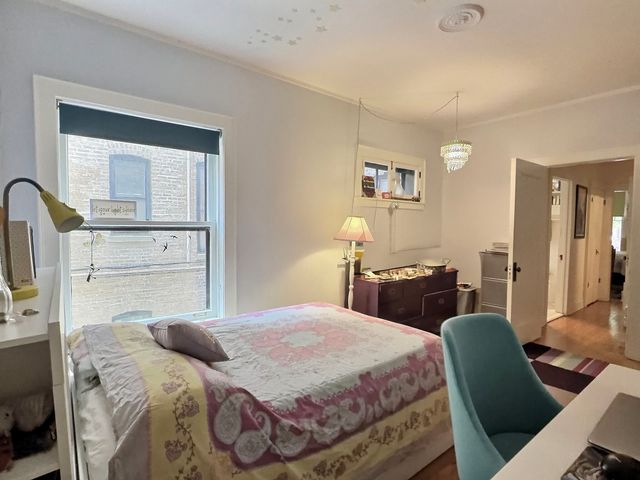 2921 N Pine Grove Avenue 1, Chicago, IL 60657