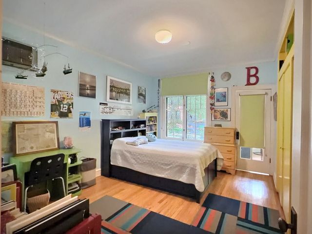 2921 N Pine Grove Avenue 1, Chicago, IL 60657