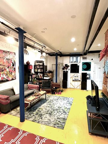 2921 N Pine Grove Avenue 1, Chicago, IL 60657