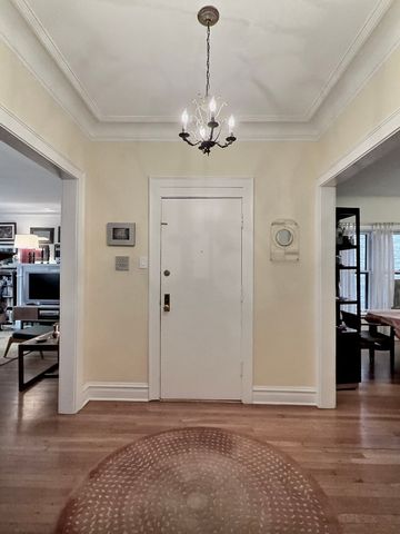 2921 N Pine Grove Avenue 1, Chicago, IL 60657