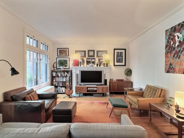 2921 N Pine Grove Avenue 1, Chicago, IL 60657