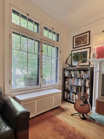 2921 N Pine Grove Avenue 1, Chicago, IL 60657