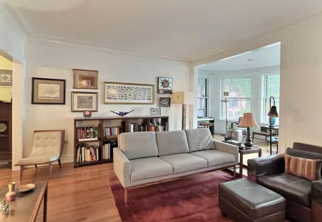 2921 N Pine Grove Avenue 1, Chicago, IL 60657