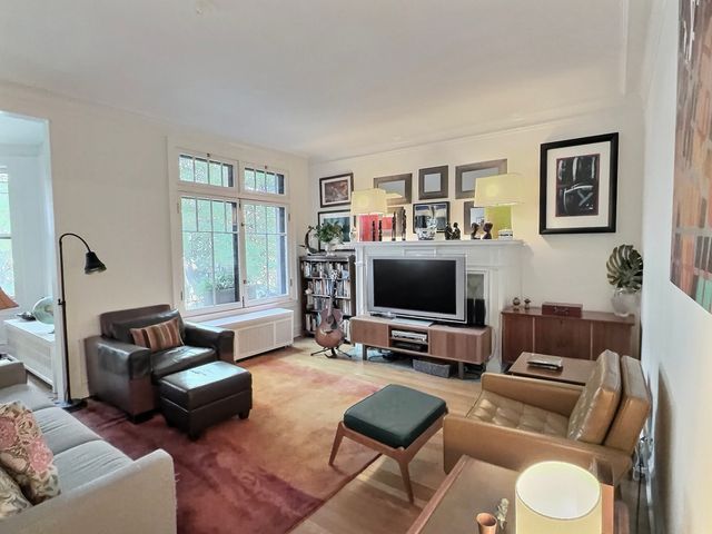 2921 N Pine Grove Avenue 1, Chicago, IL 60657