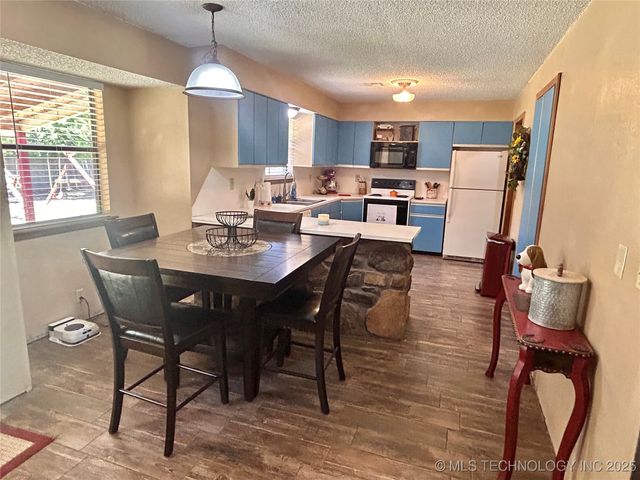 13600 S 285th East Avenue, Coweta, OK 74429