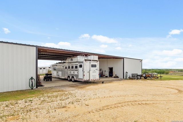 2431 FM 467, Seguin, TX 78155
