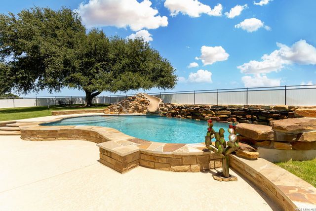 2431 FM 467, Seguin, TX 78155