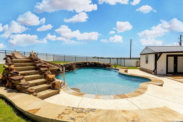 2431 FM 467, Seguin, TX 78155
