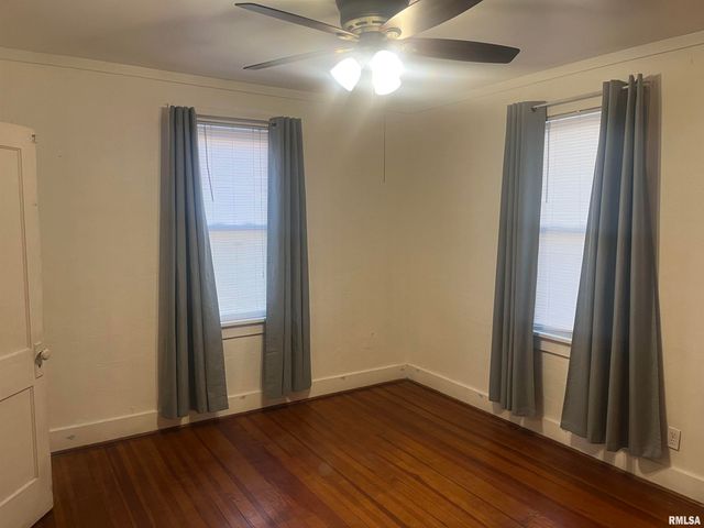 1942 S 11TH Street, Springfield, IL 62703