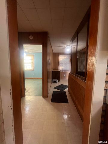 1942 S 11TH Street, Springfield, IL 62703