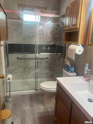 1942 S 11TH Street, Springfield, IL 62703