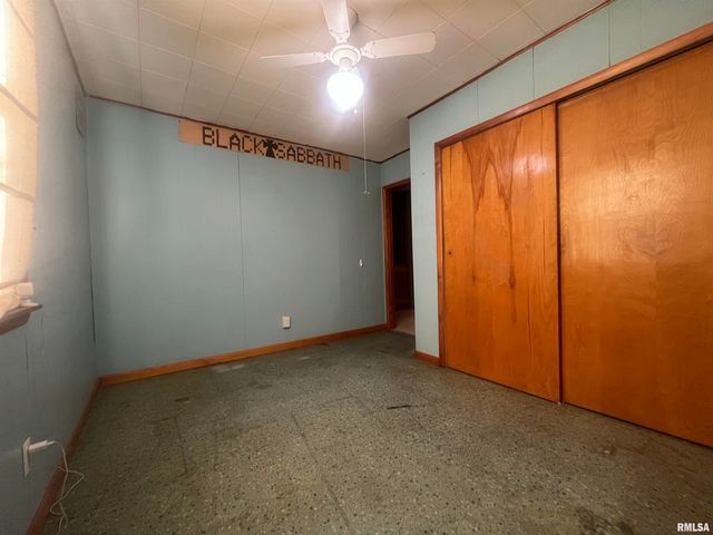 1942 S 11TH Street, Springfield, IL 62703