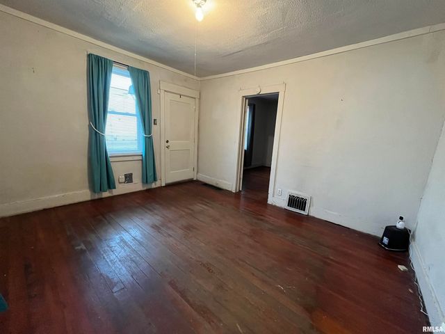 1942 S 11TH Street, Springfield, IL 62703