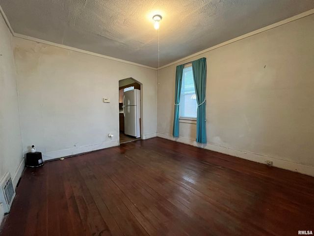 1942 S 11TH Street, Springfield, IL 62703