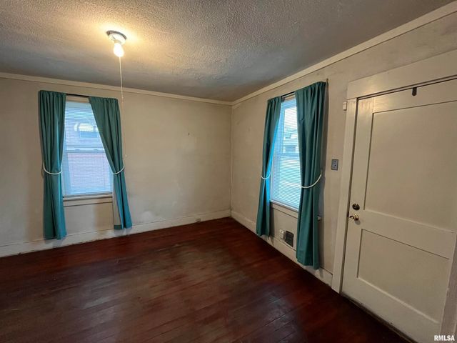 1942 S 11TH Street, Springfield, IL 62703