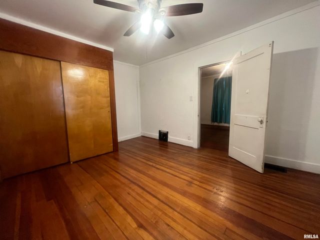 1942 S 11TH Street, Springfield, IL 62703