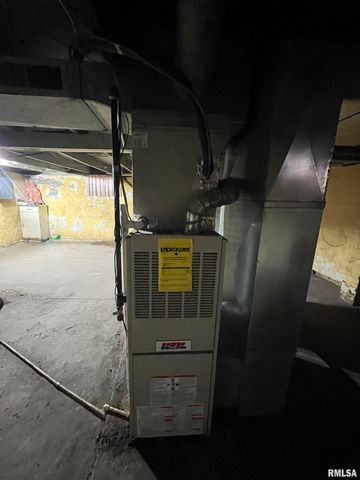 1942 S 11TH Street, Springfield, IL 62703