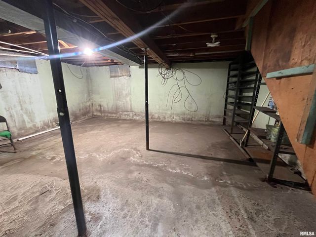 1942 S 11TH Street, Springfield, IL 62703