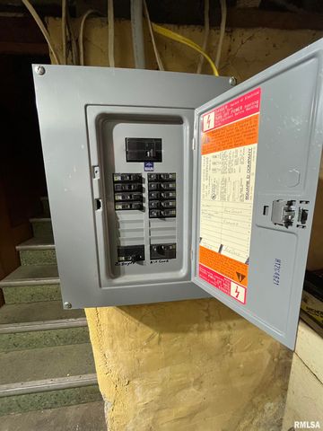 1942 S 11TH Street, Springfield, IL 62703