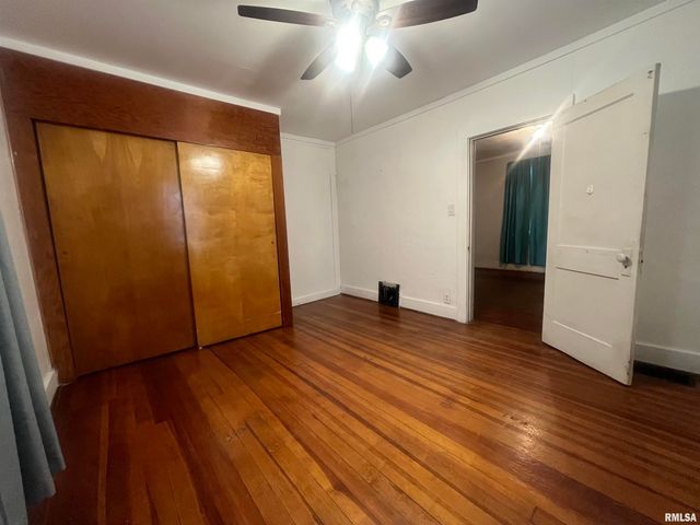 1942 S 11TH Street, Springfield, IL 62703