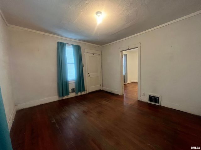 1942 S 11TH Street, Springfield, IL 62703