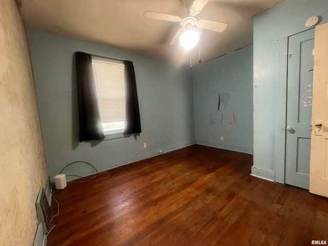 1942 S 11TH Street, Springfield, IL 62703