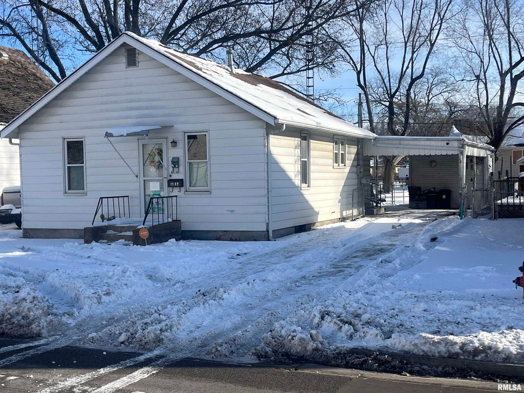 1942 S 11TH Street, Springfield, IL 62703