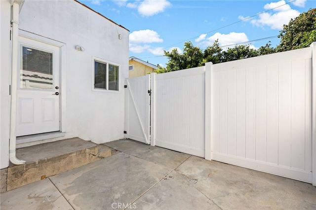 6612 2nd, Los Angeles, CA 90043
