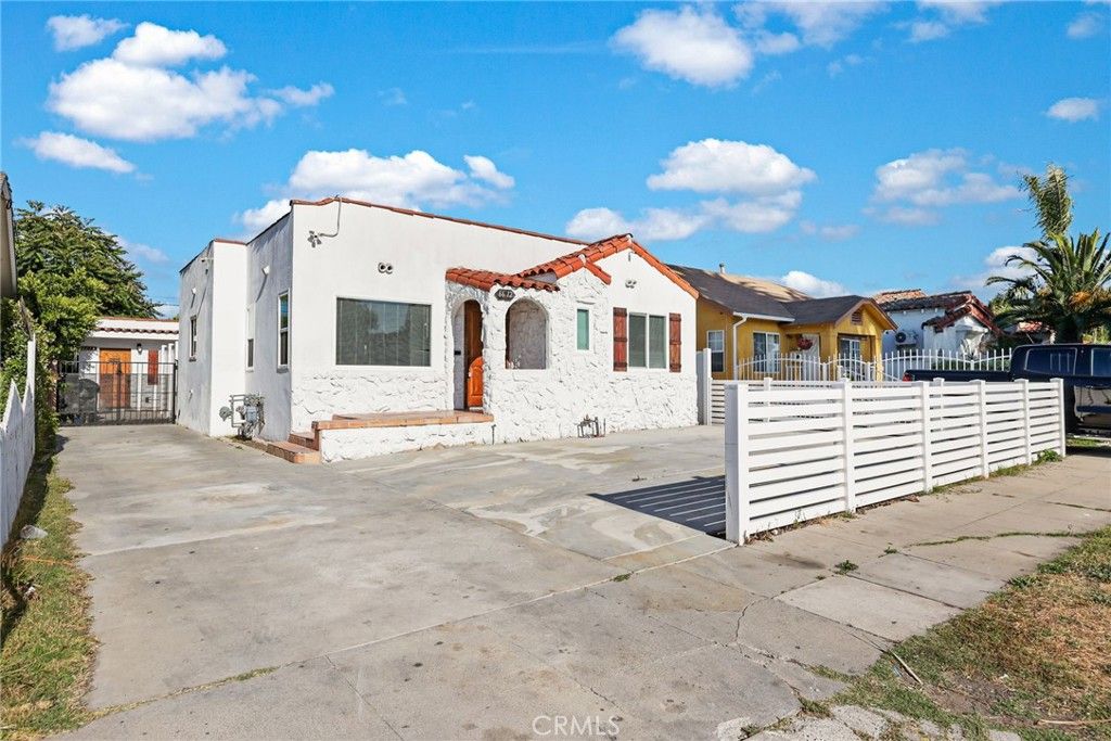 6612 2nd, Los Angeles, CA 90043