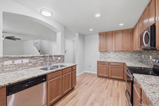 10223 Huisache Fld, Helotes, TX 78023