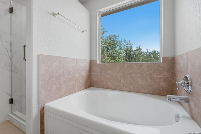 10223 Huisache Fld, Helotes, TX 78023
