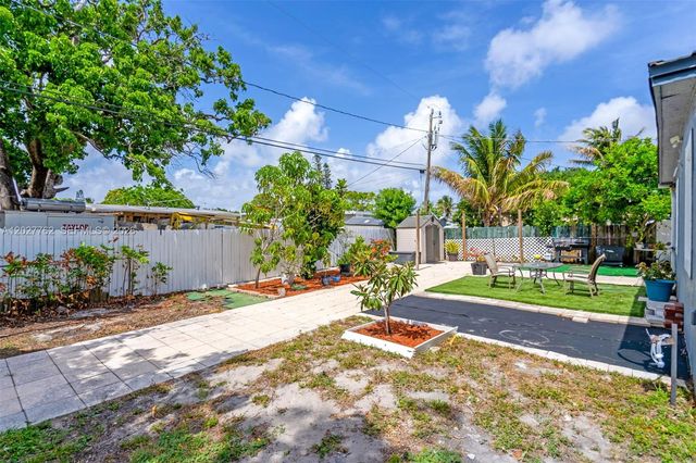 255 NE 41st Ct, Deerfield Beach, FL 33064
