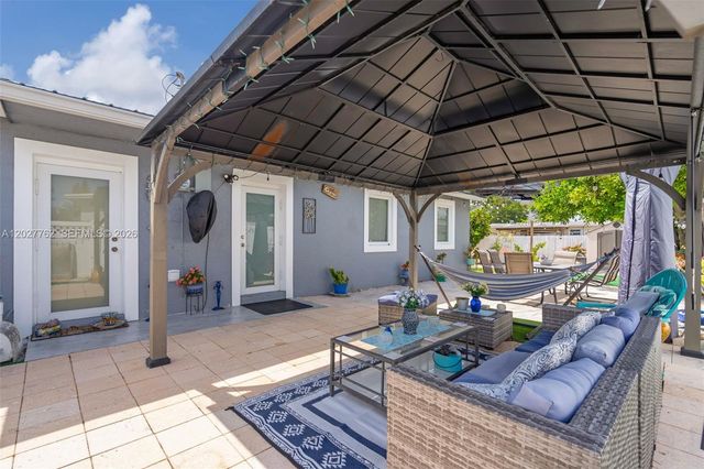 255 NE 41st Ct, Deerfield Beach, FL 33064
