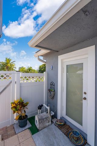 255 NE 41st Ct, Deerfield Beach, FL 33064