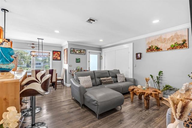 255 NE 41st Ct, Deerfield Beach, FL 33064