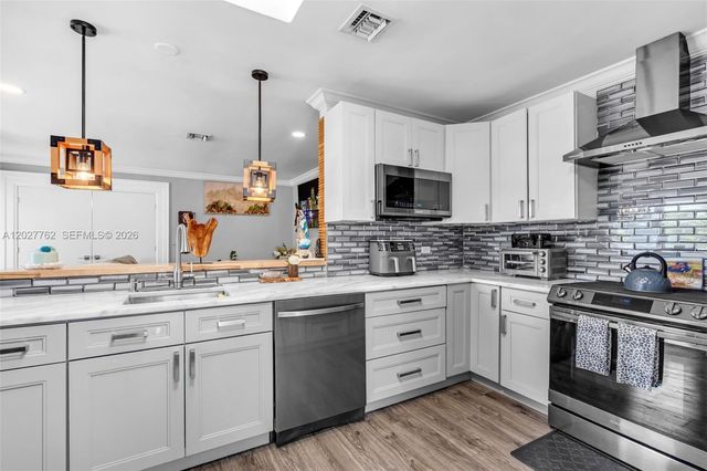 255 NE 41st Ct, Deerfield Beach, FL 33064
