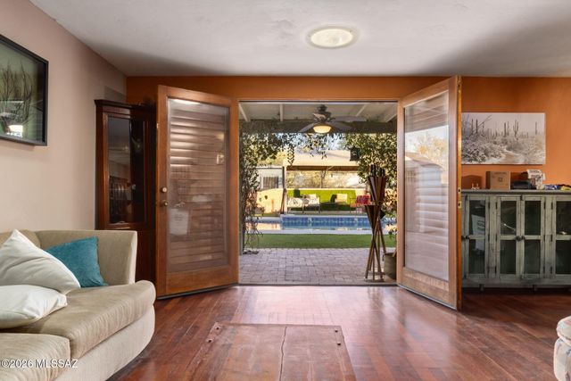 7351 E Sabino Vista Drive, Tucson, AZ 85750