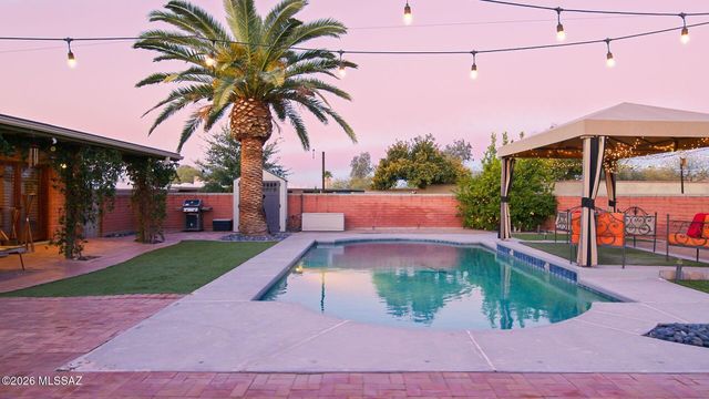 7351 E Sabino Vista Drive, Tucson, AZ 85750