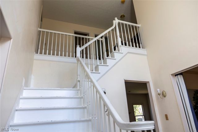 7571 Pleasant Run Drive, Seven Hills, OH 44131