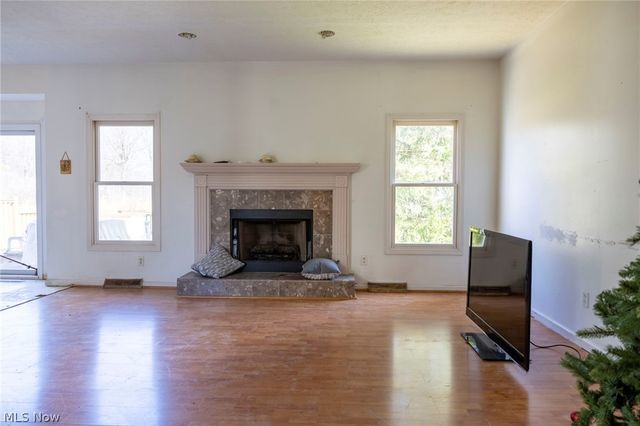 7571 Pleasant Run Drive, Seven Hills, OH 44131