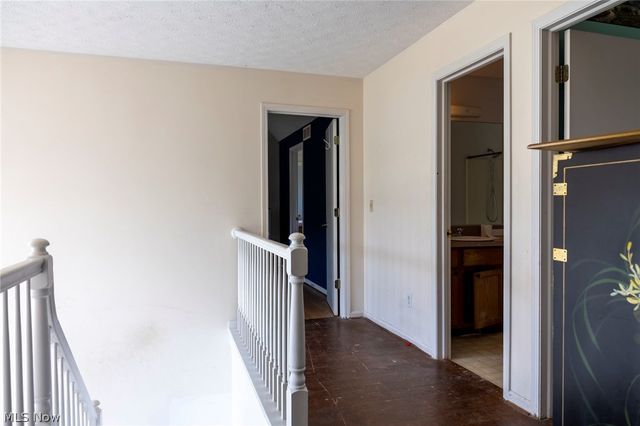 7571 Pleasant Run Drive, Seven Hills, OH 44131