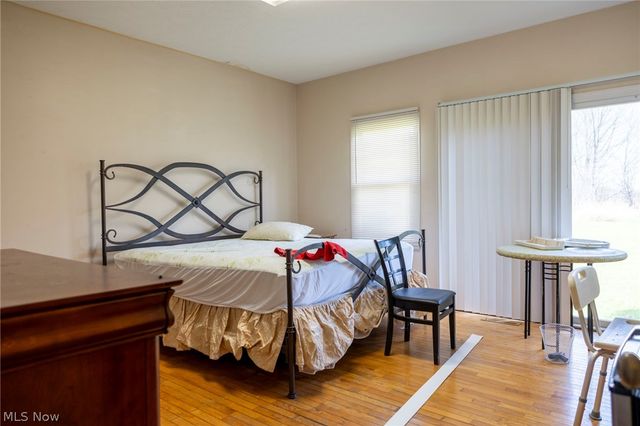 7571 Pleasant Run Drive, Seven Hills, OH 44131