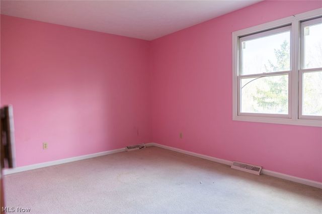 7571 Pleasant Run Drive, Seven Hills, OH 44131