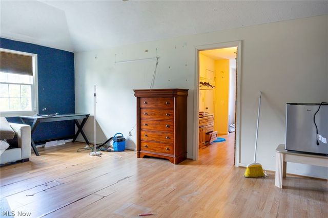 7571 Pleasant Run Drive, Seven Hills, OH 44131